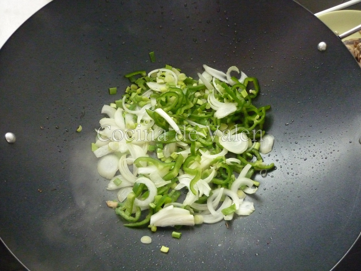 Tallarines con Pollo en Salsa de Ostras (Wok) - Cocina de Valen