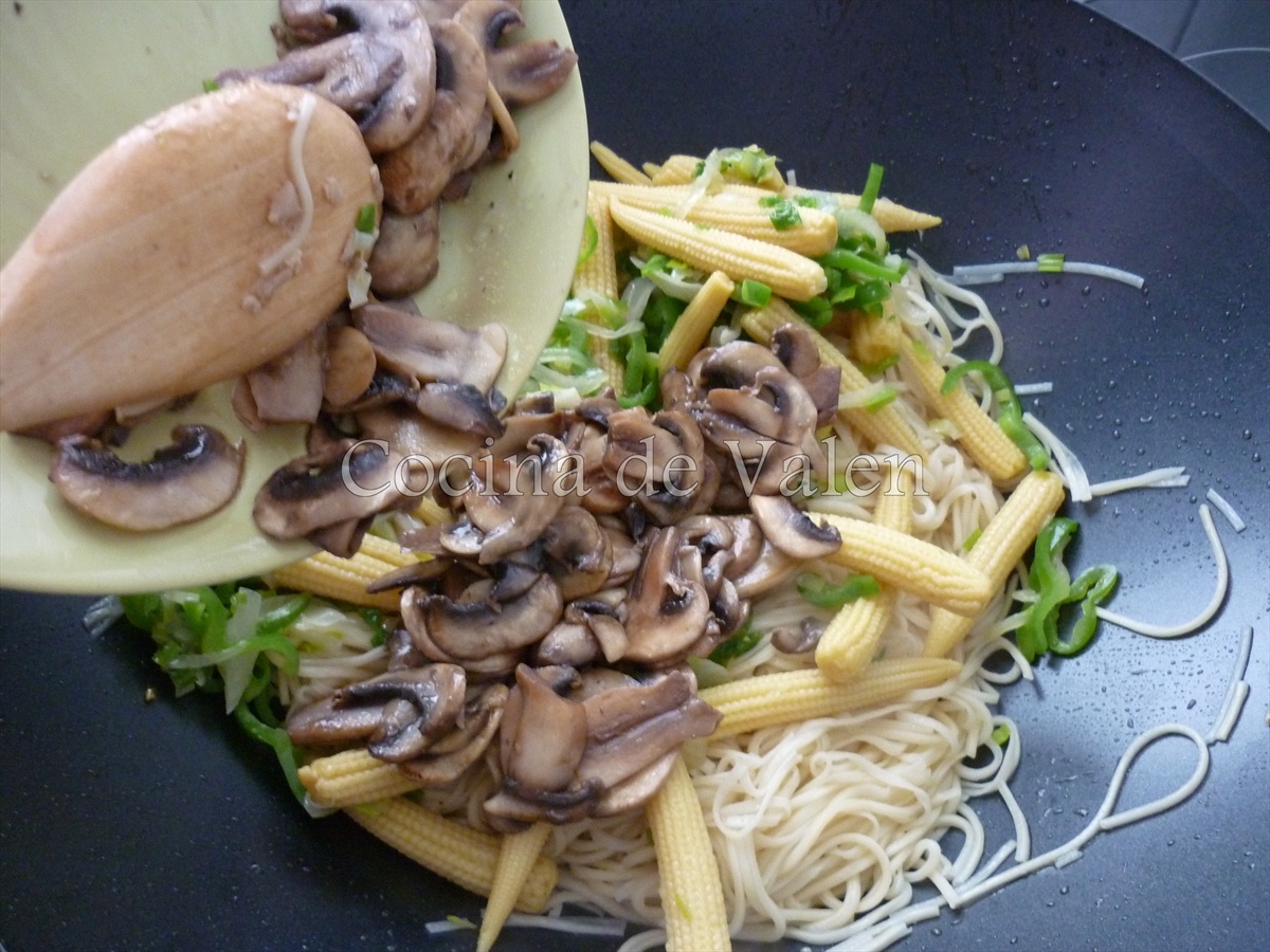 Tallarines con Pollo en Salsa de Ostras (Wok) - Cocina de Valen