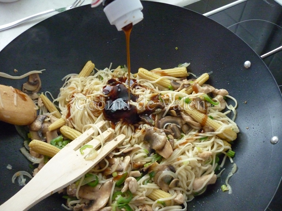 Tallarines con Pollo en Salsa de Ostras (Wok) - Cocina de Valen