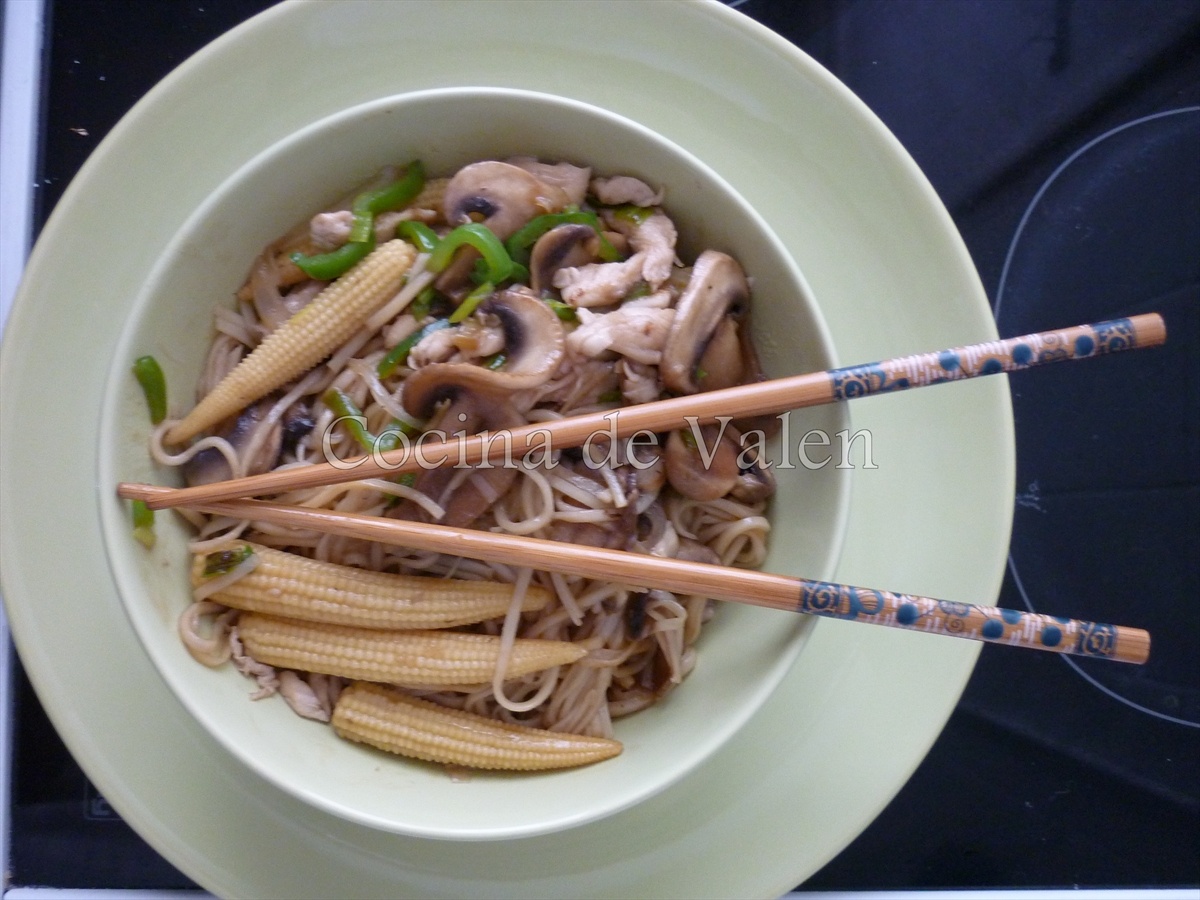 Tallarines con Pollo en Salsa de Ostras (Wok) - Cocina de Valen
