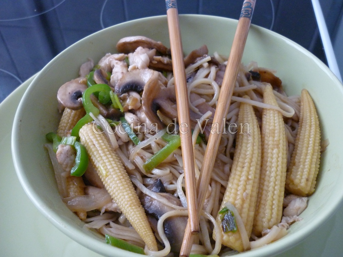 Tallarines con Pollo en Salsa de Ostras (Wok) - Cocina de Valen