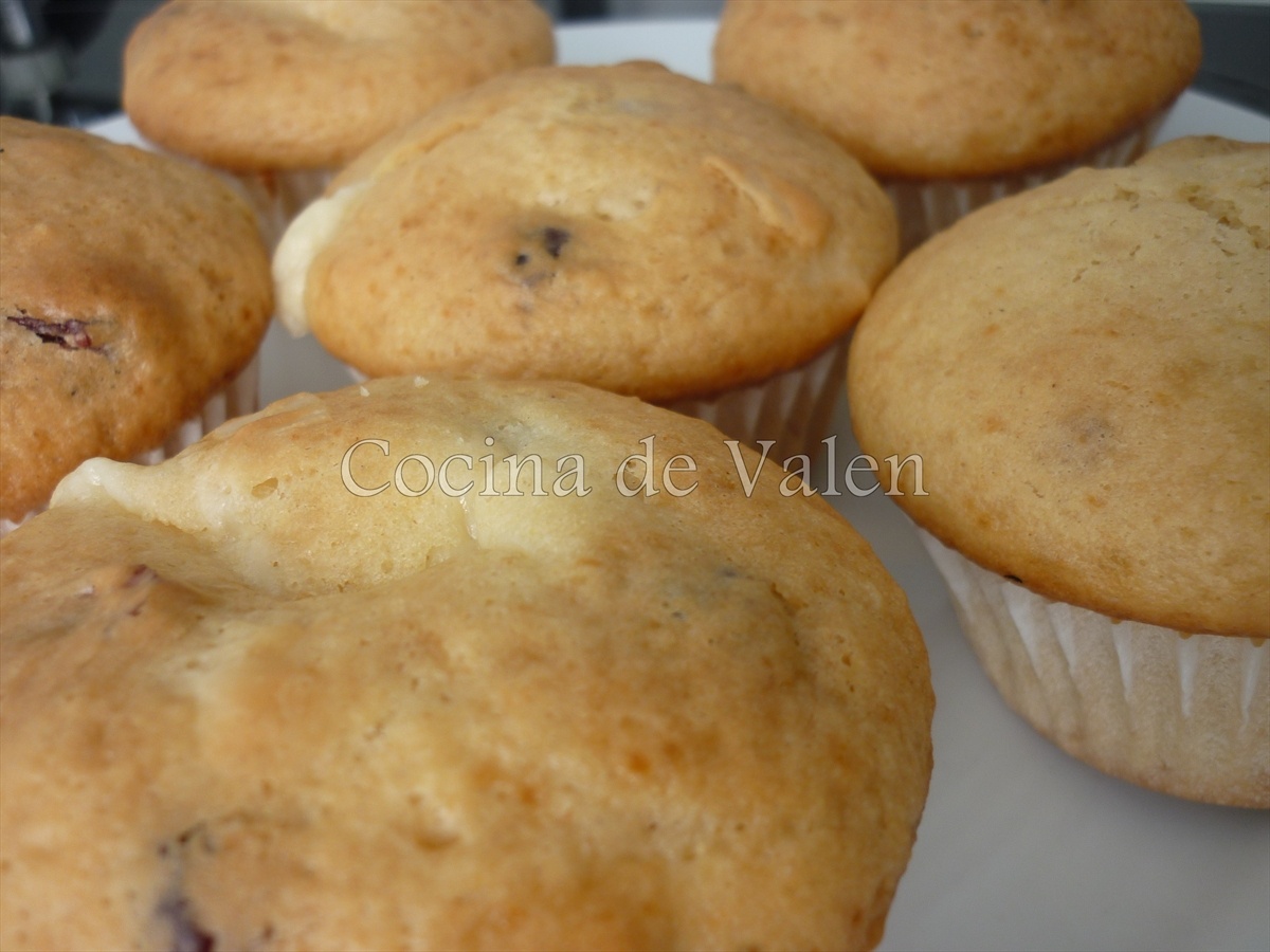 Muffins de Arándanos y nueces de macadamia rellenos de queso cema - Cocina de Valen