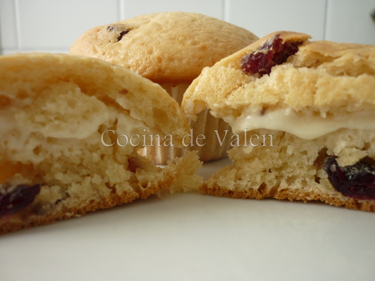 Muffins de Arándanos y nueces de macadamia rellenos de queso cema - Cocina de Valen