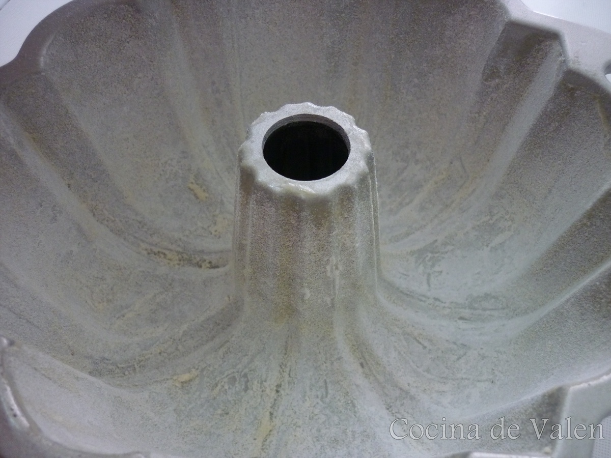 Bundt Cake de vainilla con semillas de amapola - Cocina de Valen