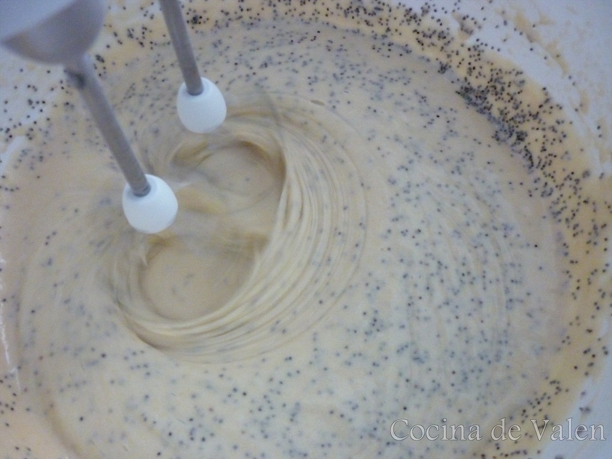 Bundt Cake de vainilla con semillas de amapola - Cocina de Valen