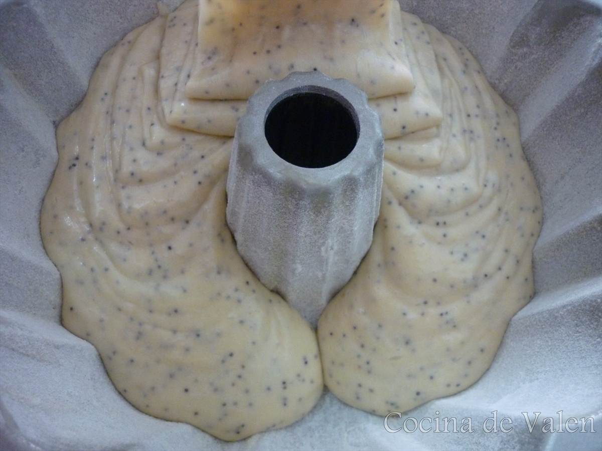 Bundt Cake de vainilla con semillas de amapola - Cocina de Valen