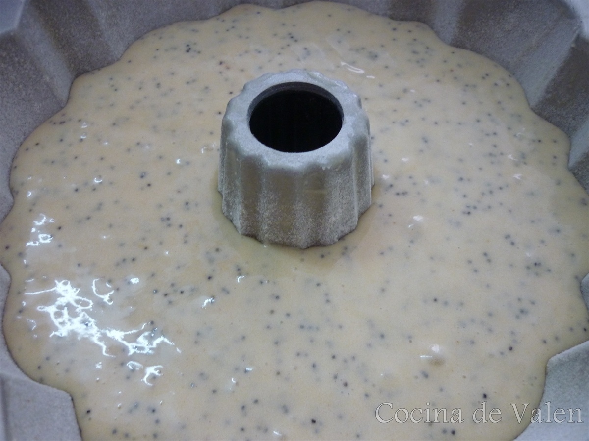 Bundt Cake de vainilla con semillas de amapola - Cocina de Valen