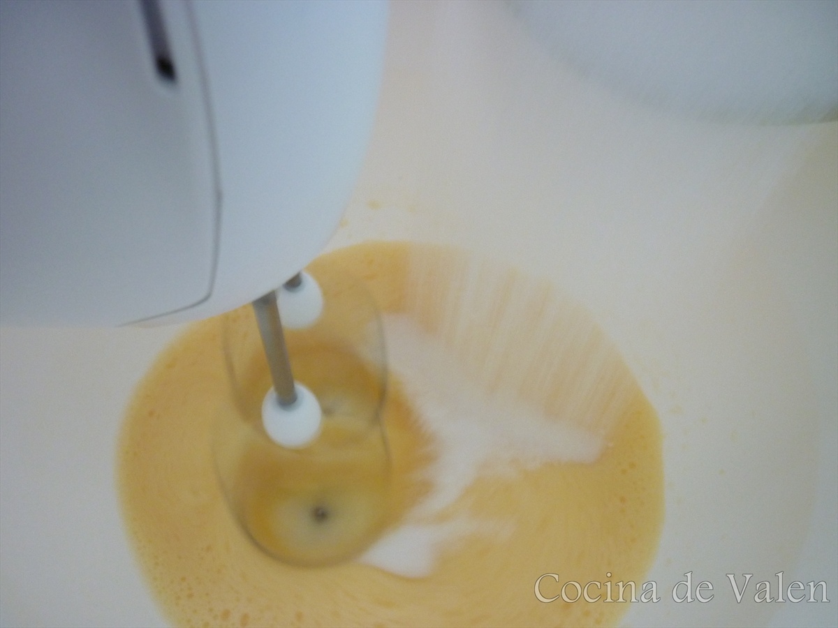 Bundt Cake de vainilla con semillas de amapola - Cocina de Valen