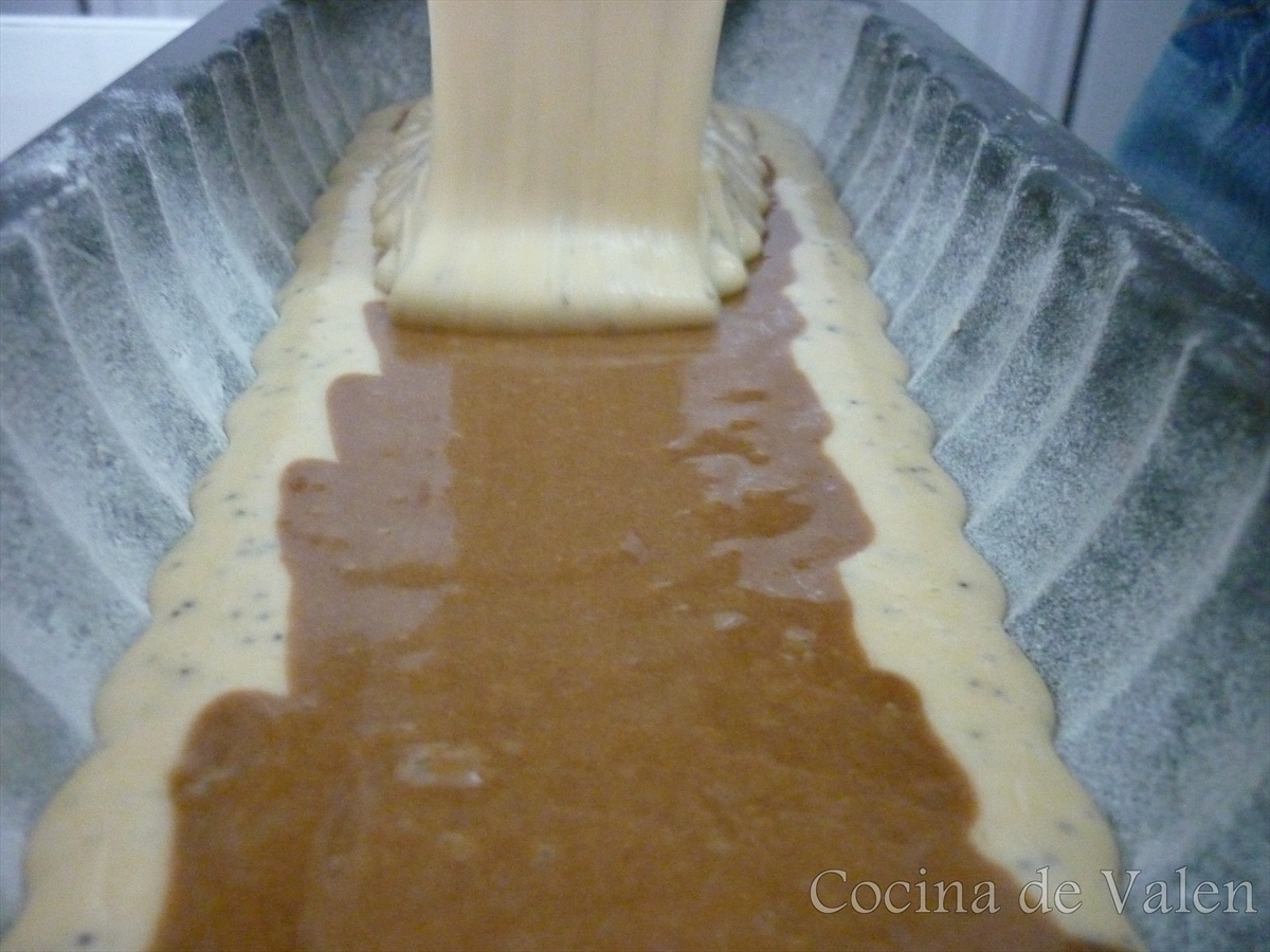 Preparación del Bizcocho marmolado con semillas de amapola