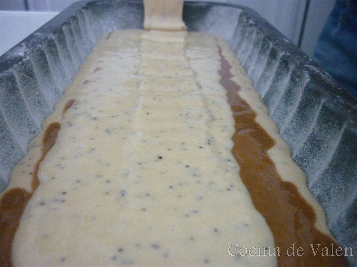 Preparación del Bizcocho marmolado con semillas de amapola
