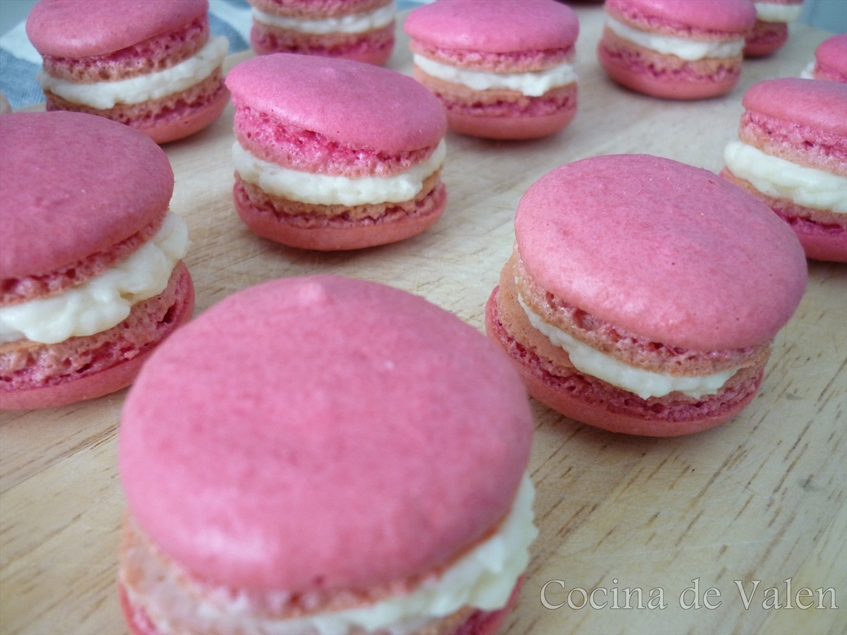 Macarons de caramelo con buttercream de coco