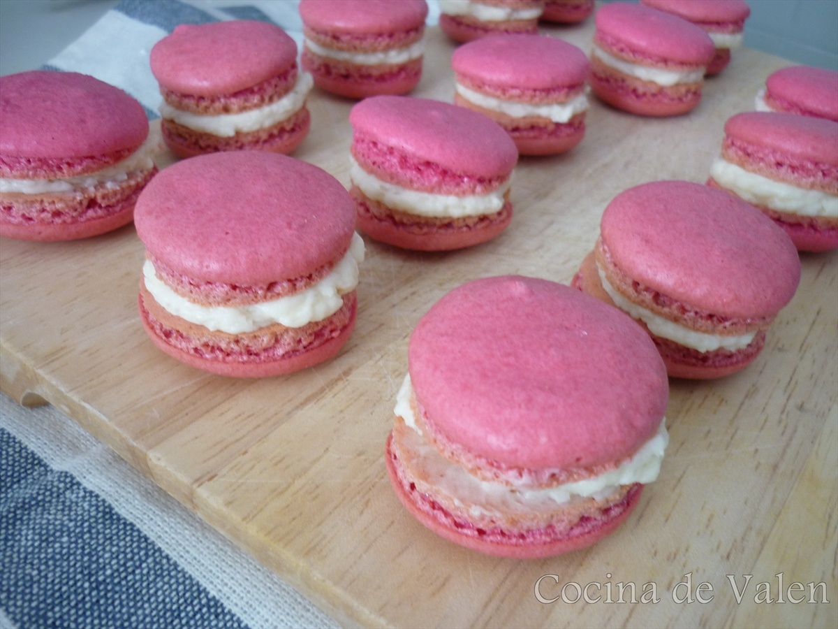 Macarons de caramelo con buttercream de coco