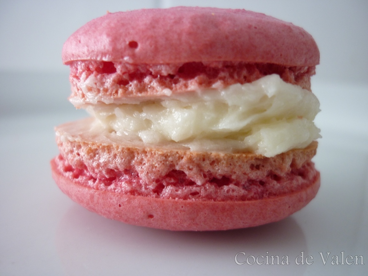 Macarons de caramelo con buttercream de coco