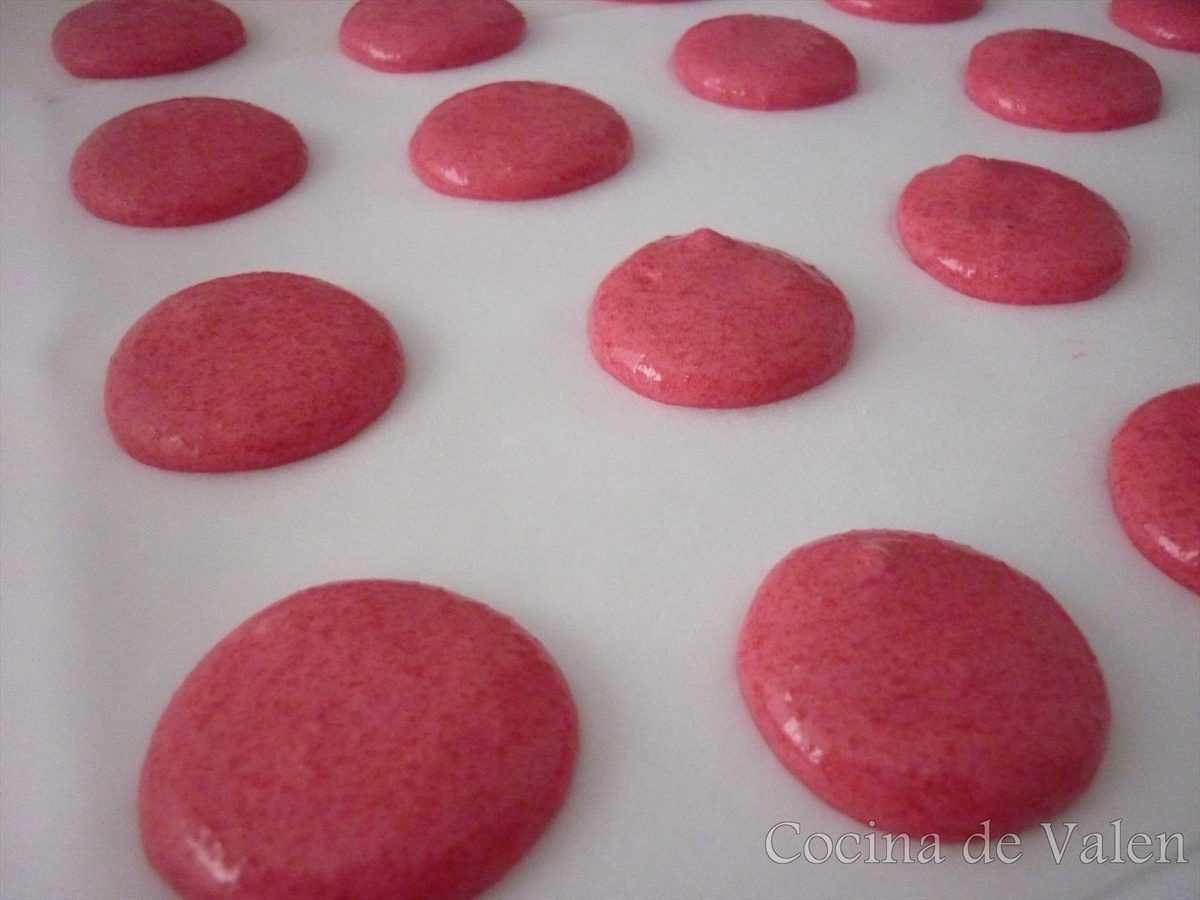 Macarons de caramelo con buttercream de coco