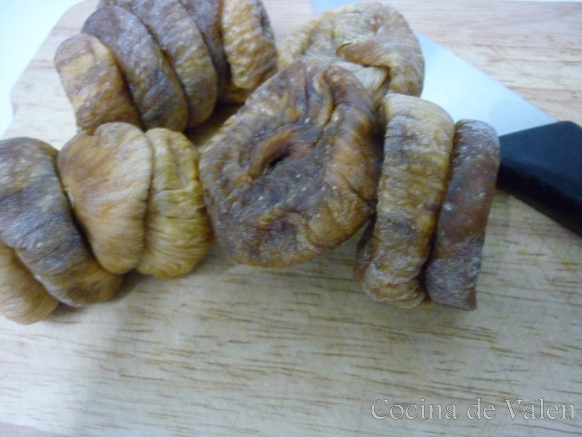 Higos para la Maceración de la fruta para la torta Negra de Navidad