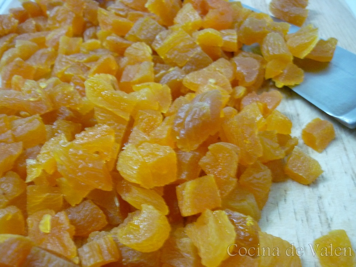 Orejones para la Maceración de la fruta para la torta Negra de Navidad