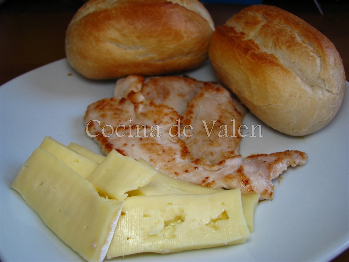 Tapas de Pollo y Queso Brie - Marca de Agua