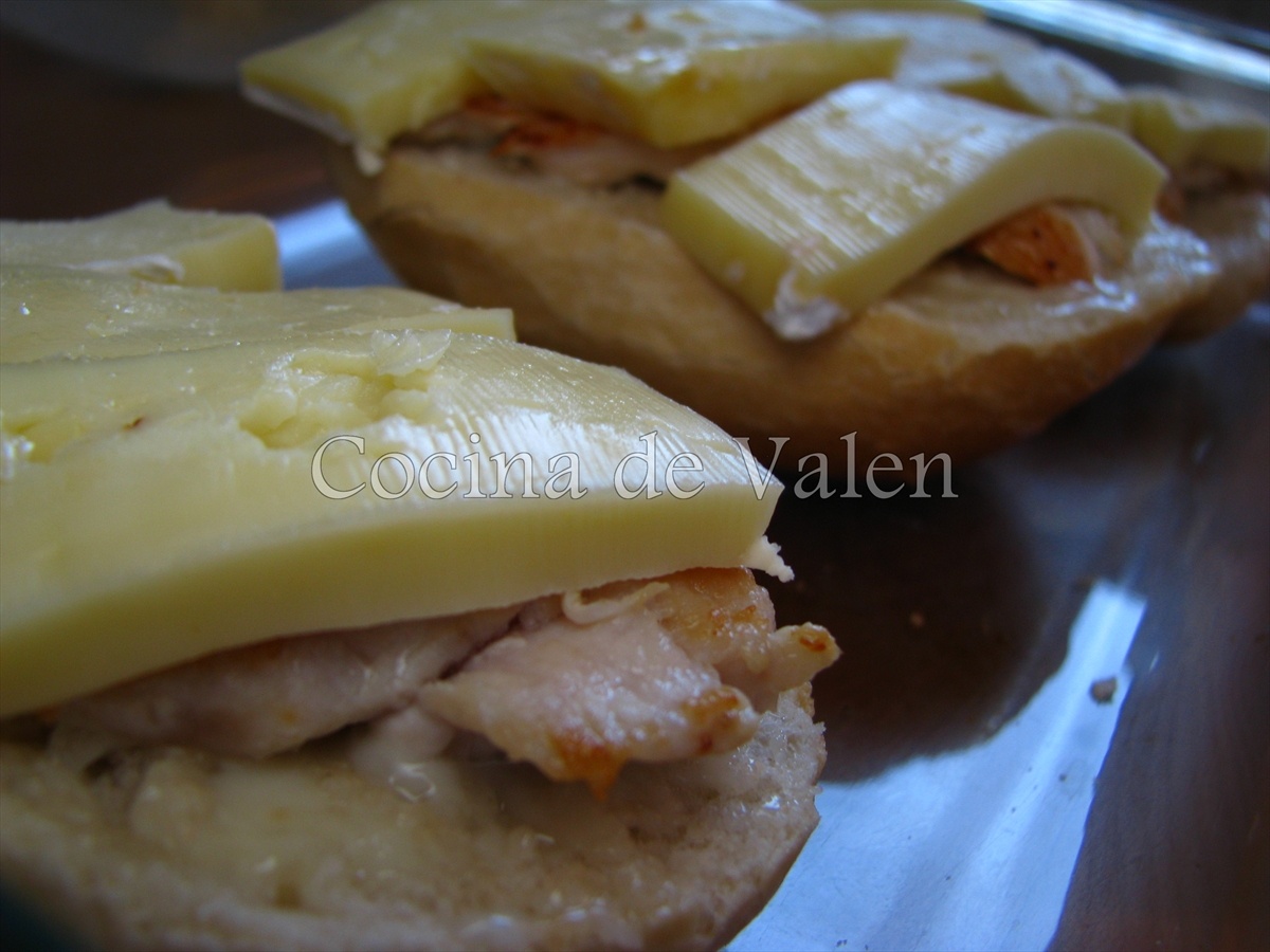 Tapas de Pollo y Queso Brie - Marca de Agua