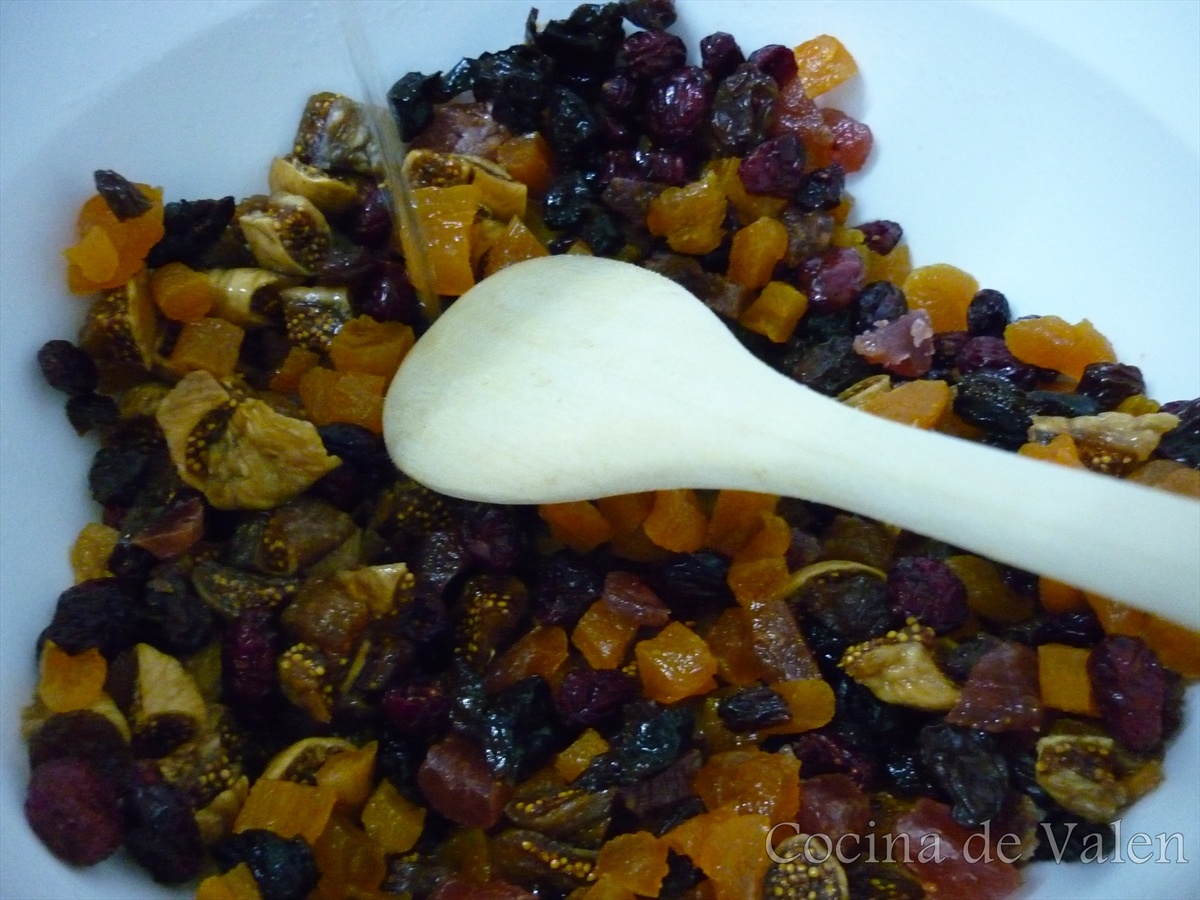 Maceración de la fruta para la torta Negra de Navidad