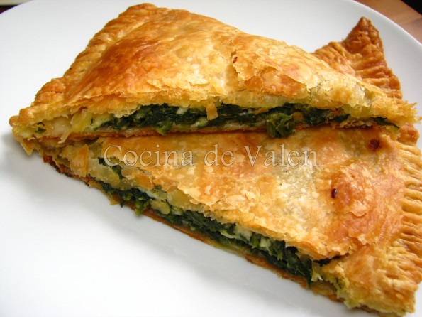 Empanada de hojaldre rellena de espinacas y requesón - Cocina de Valen