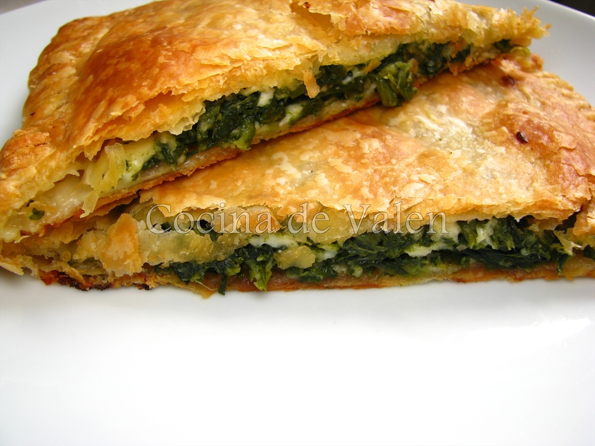 Empanada de hojaldre rellena de espinacas y requesón - Cocina de Valen