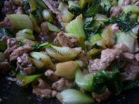 Pollo Salteado con Pak Choi y Sésamo