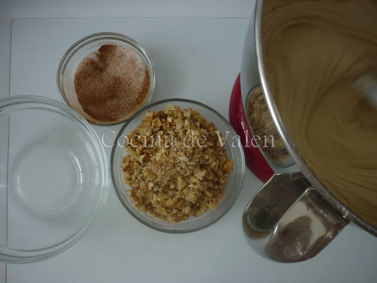 Bizcocho con canela y nueces