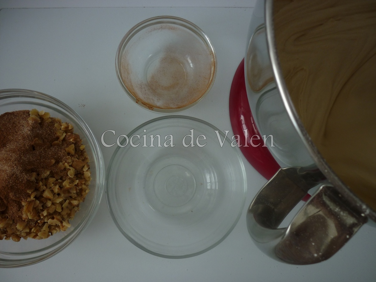 Bizcocho con canela y nueces
