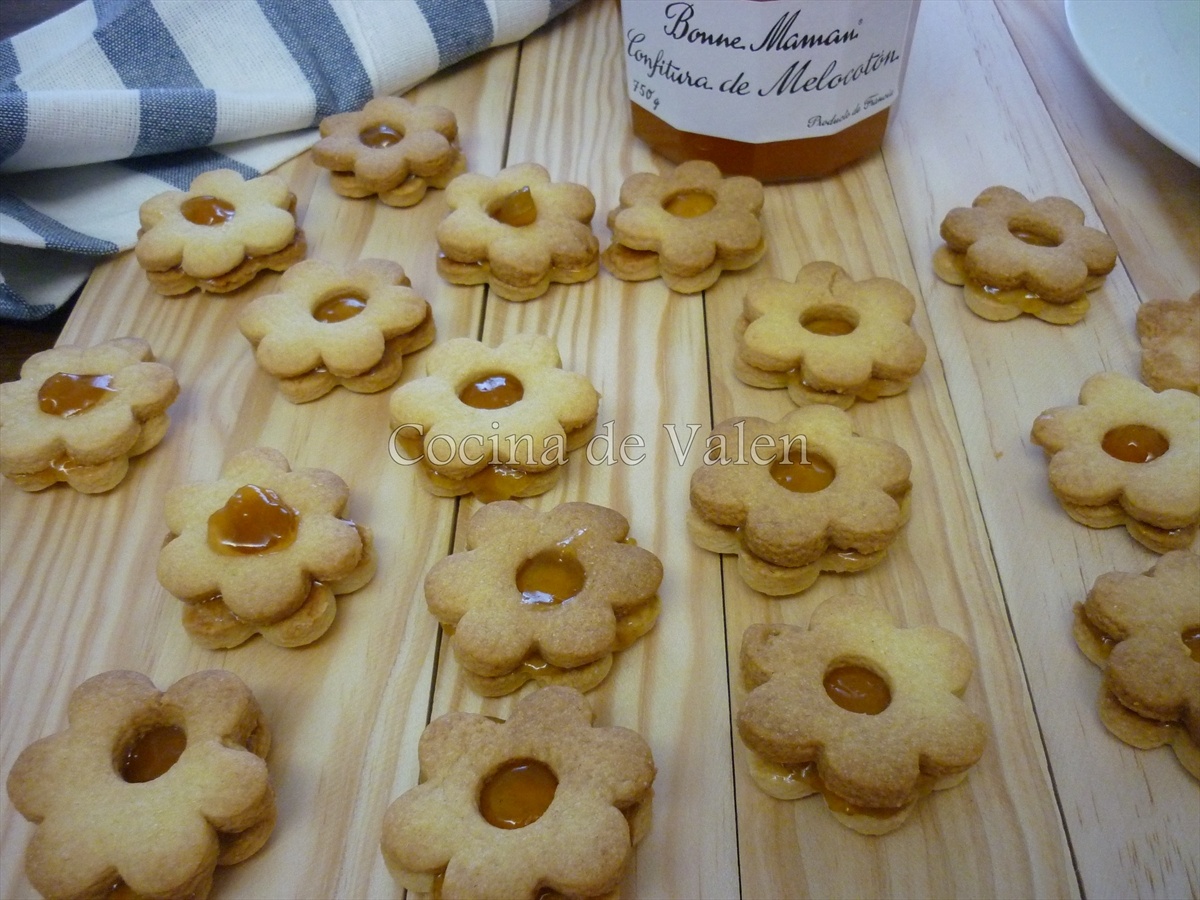 Preparación de las galletas rellenas de mermelada - Cocina de Valen