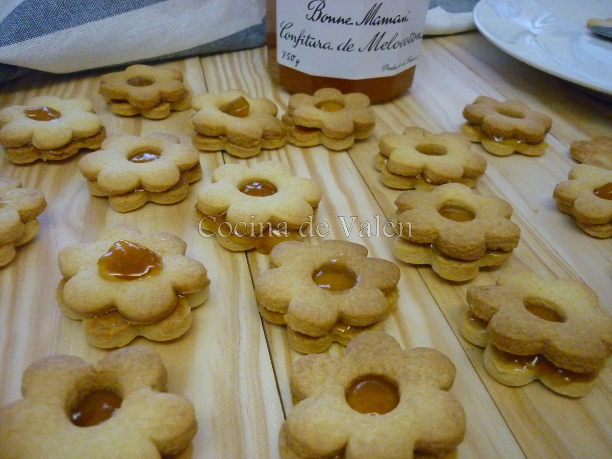 Preparación de las galletas rellenas de mermelada - Cocina de Valen