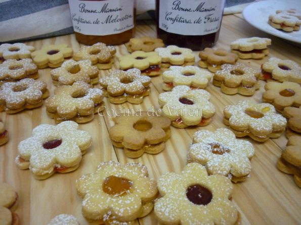 Preparación de las galletas rellenas de mermelada - Cocina de Valen