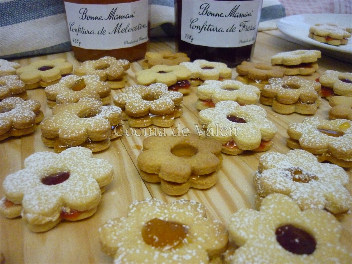 Preparación de las galletas rellenas de mermelada - Cocina de Valen