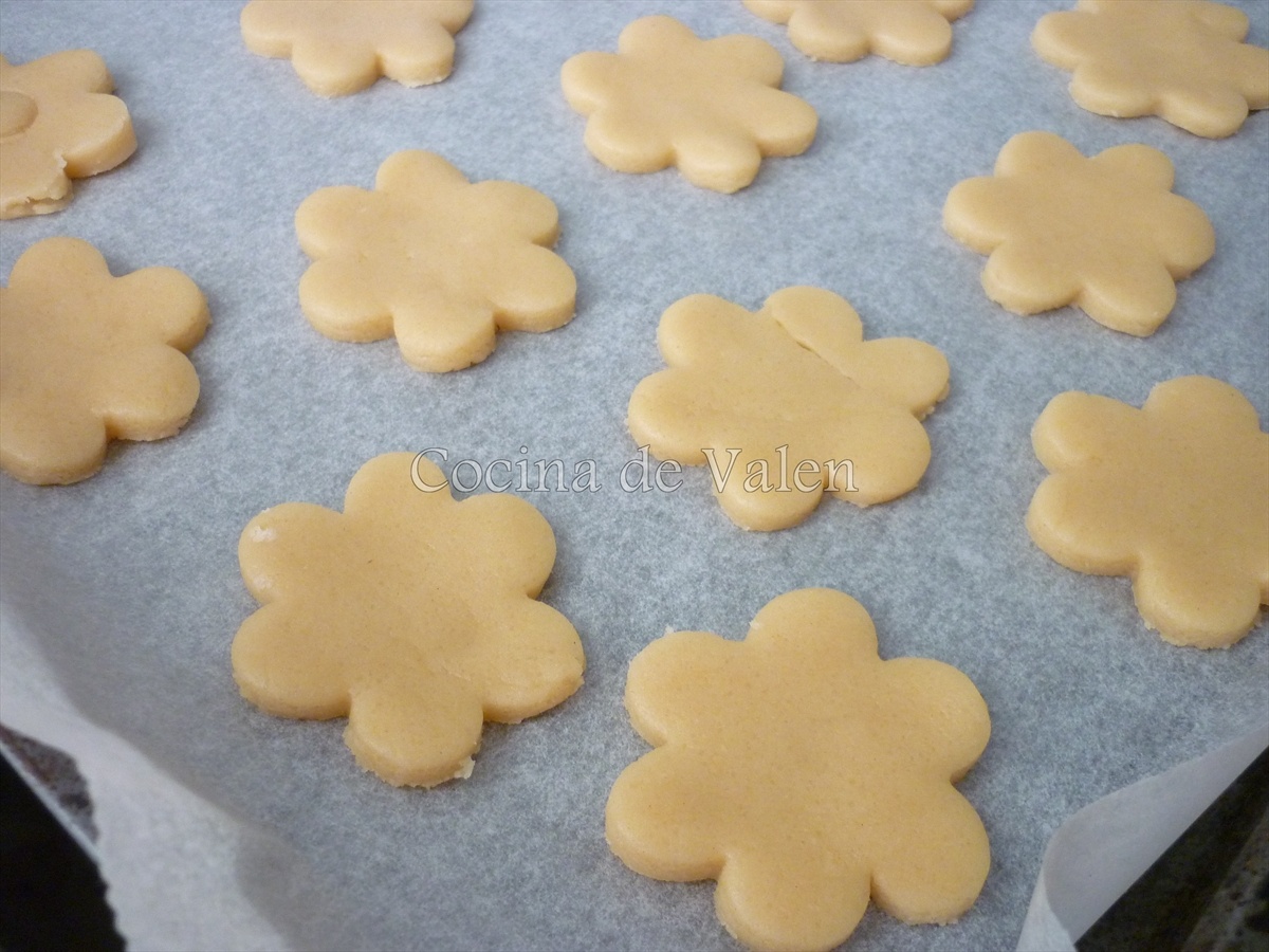Preparación de las galletas rellenas de mermelada - Cocina de Valen