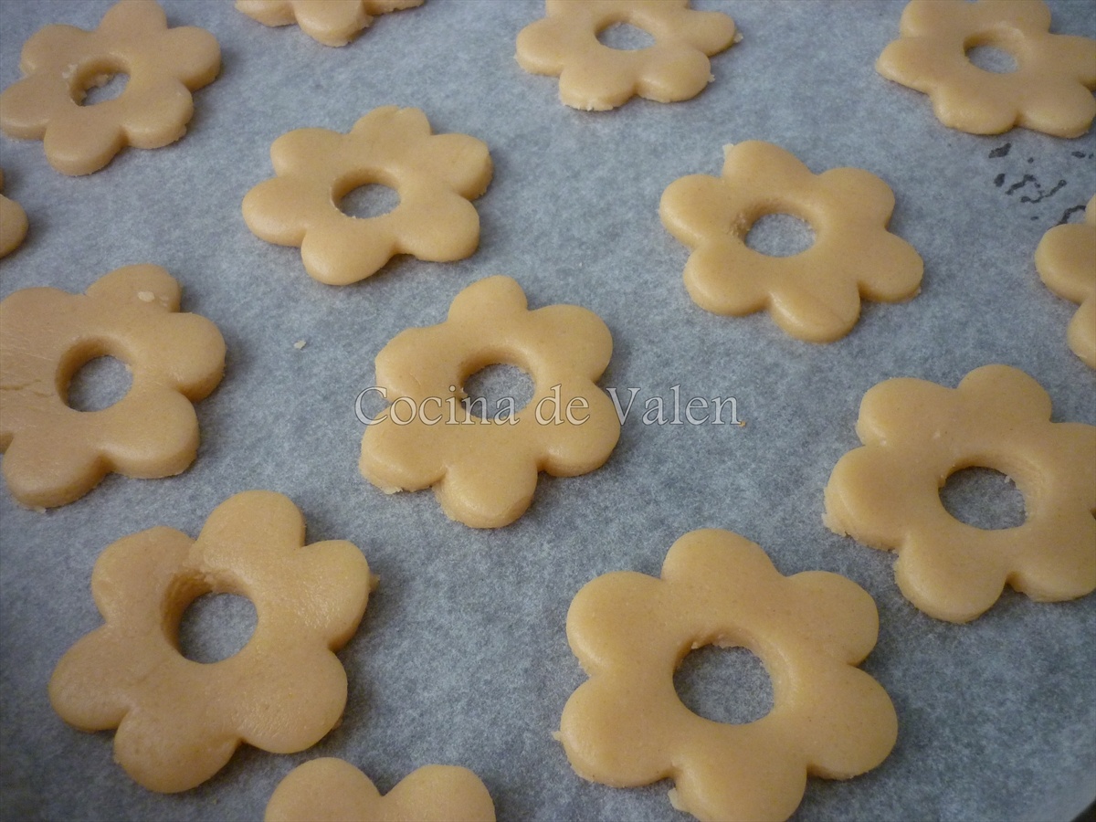 Preparación de las galletas rellenas de mermelada - Cocina de Valen