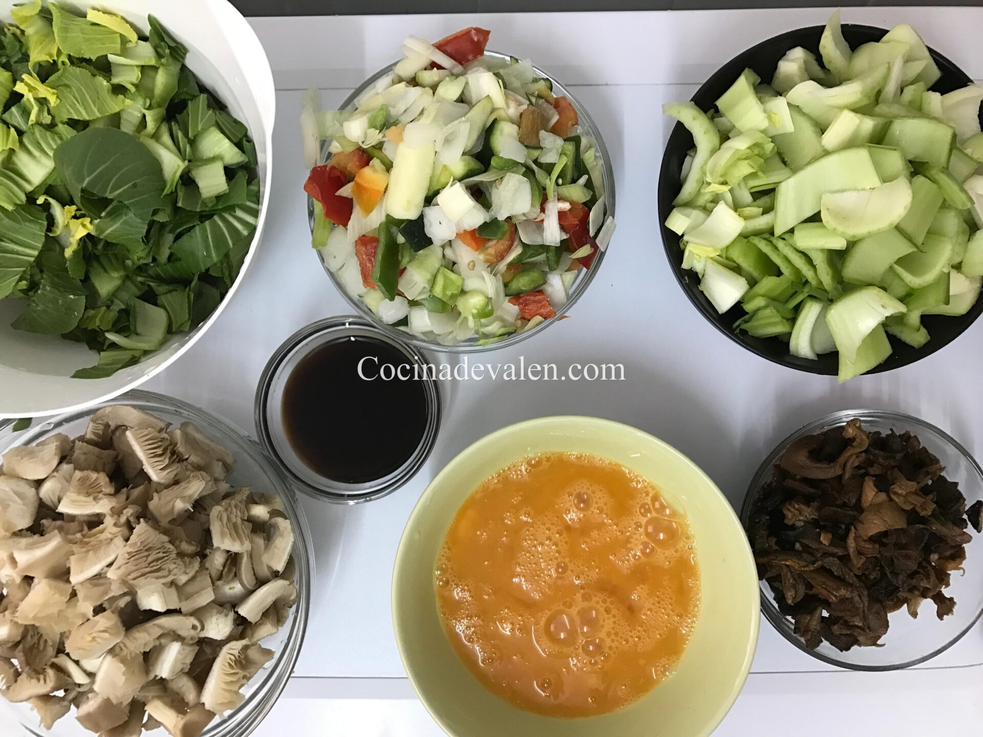 Tallarines salteados con Pak choi y pollo - Cocina de Valen