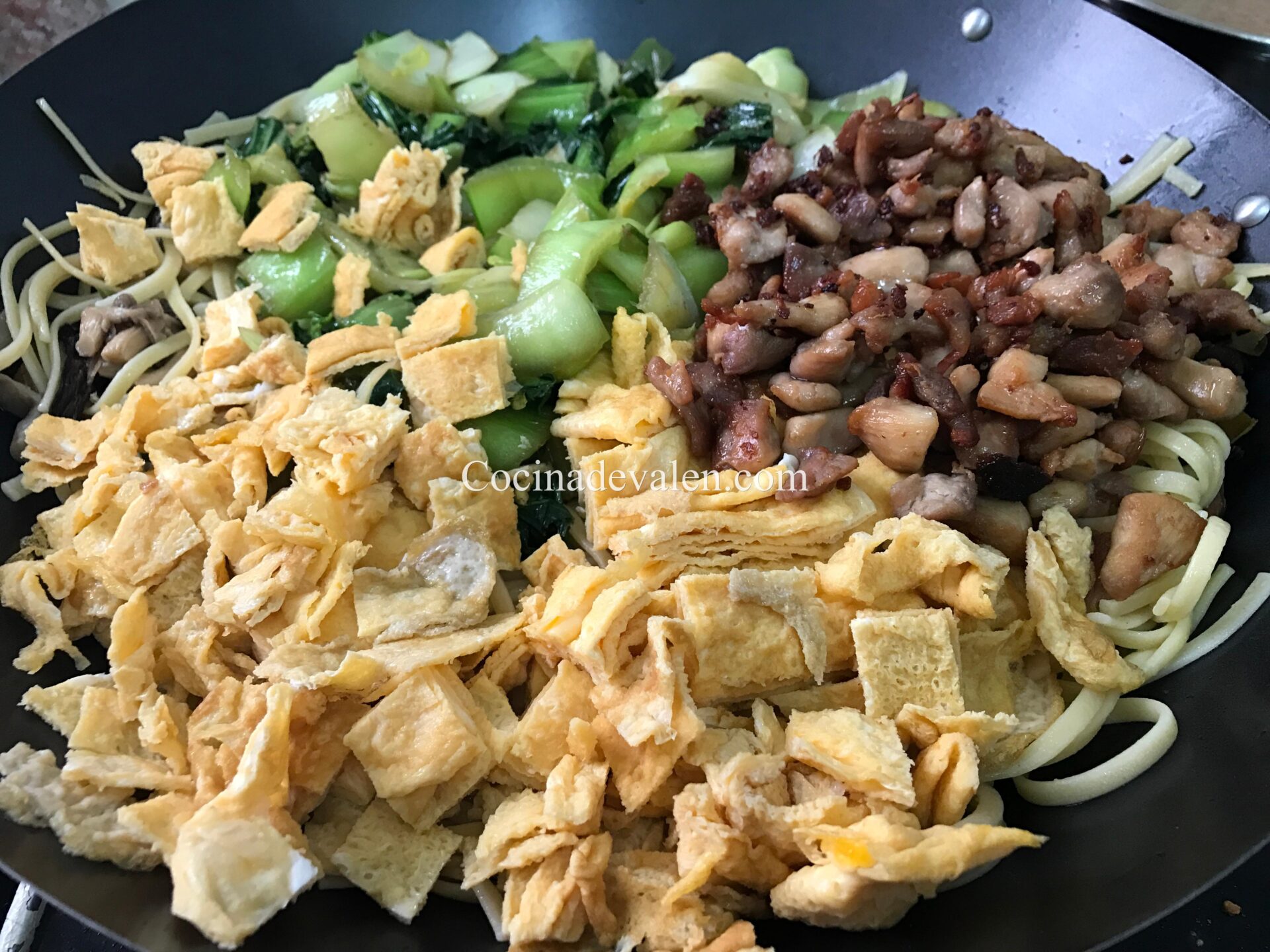 Tallarines salteados con Pak choi y pollo - Cocina de Valen