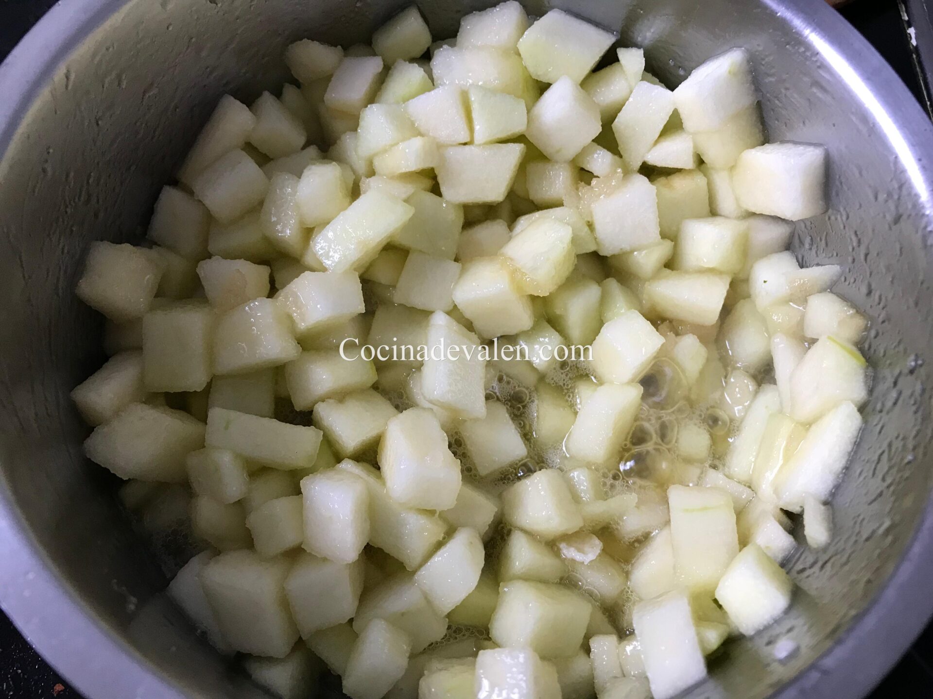 Bizcocho Cuatro cuartos de Manzana Bizcocho Cuatro cuartos de Manzana - Cocina de Valen