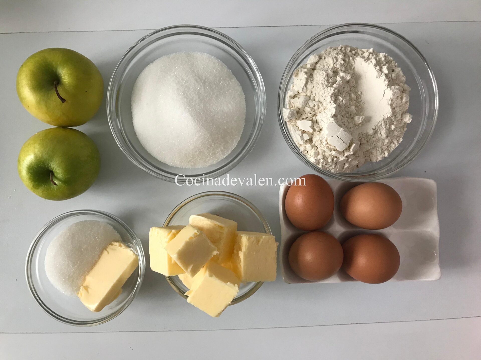 Bizcocho Cuatro cuartos de Manzana Bizcocho Cuatro cuartos de Manzana - Cocina de Valen