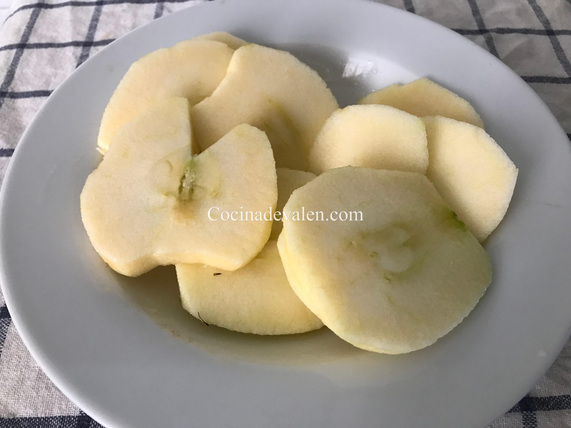 Bizcocho invertido de manzana - Cocina de Valen