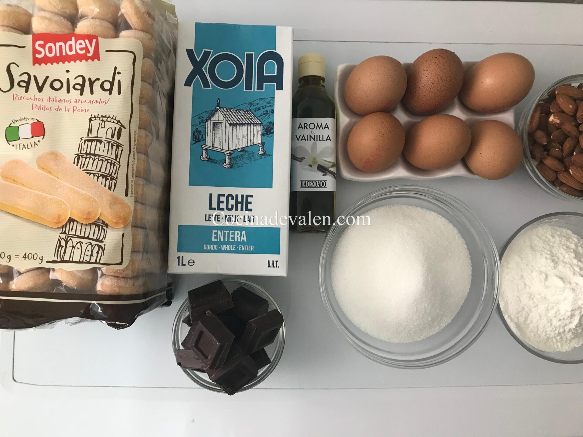 Tarta fría de chocolate y almendras