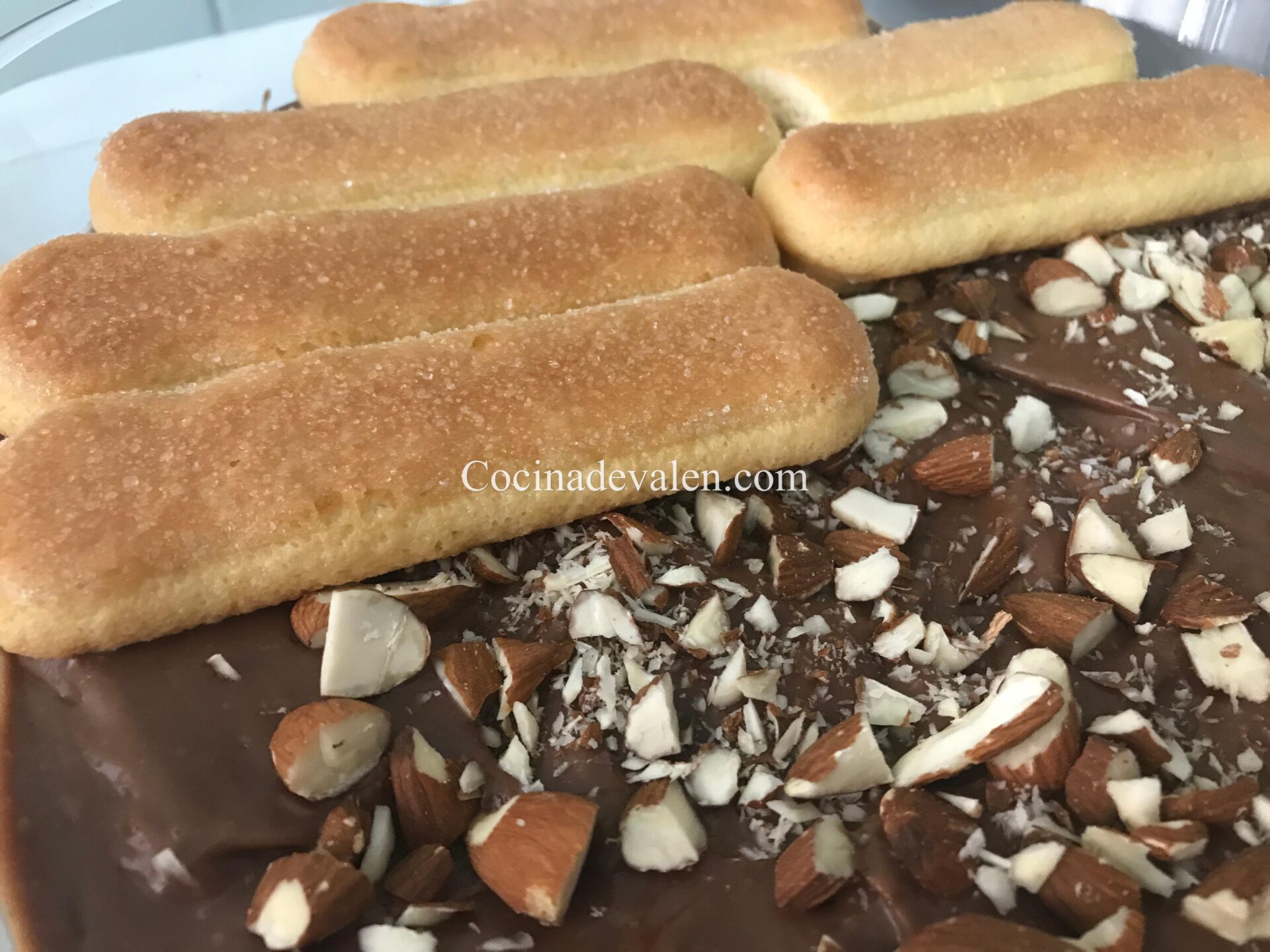 Tarta fría de chocolate y almendras
