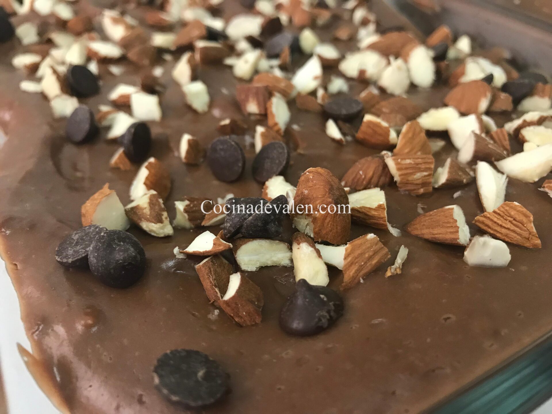 Tarta fría de chocolate y almendras