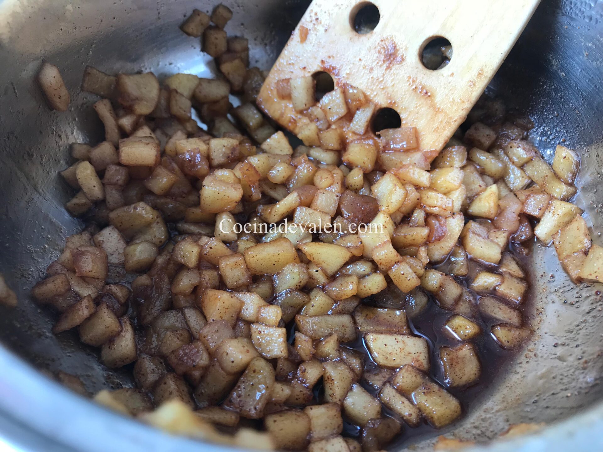 Bizcocho de manzana caramelizada