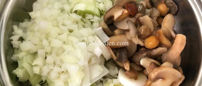 Albóndigas de pollo en salsa de hongos
