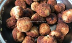 Albóndigas de pollo en salsa de hongos