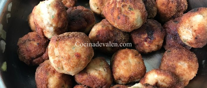 Albóndigas de pollo en salsa de hongos