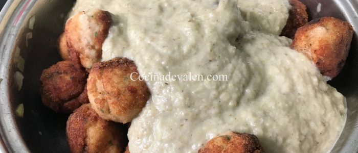 Albóndigas de pollo en salsa de hongos